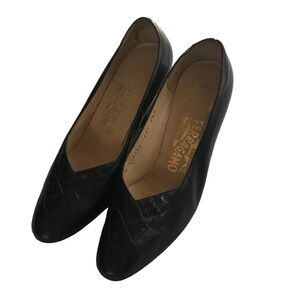Women's Vintage Salvatore Ferragamo Croc Embossed Black Leather Pump. Size 7.5 B